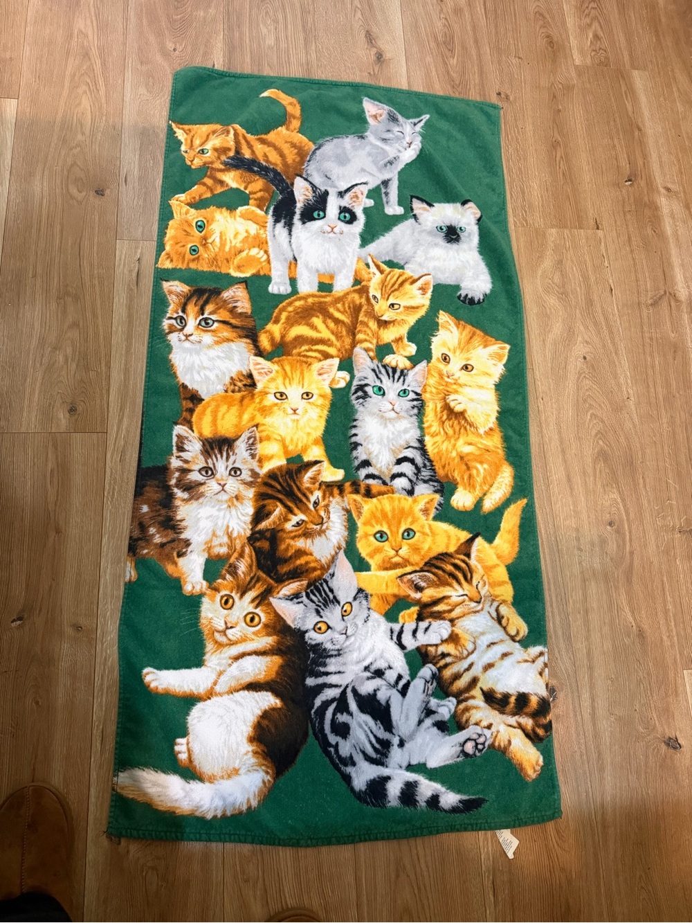 Vintage Hilasal Green Cat Print Towel - Cute Kittens Design